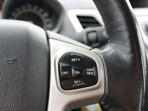 Used 2013 Ford Fiesta SE image 19