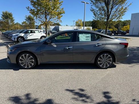 New 2025 Nissan Altima 2.5 SL image 8