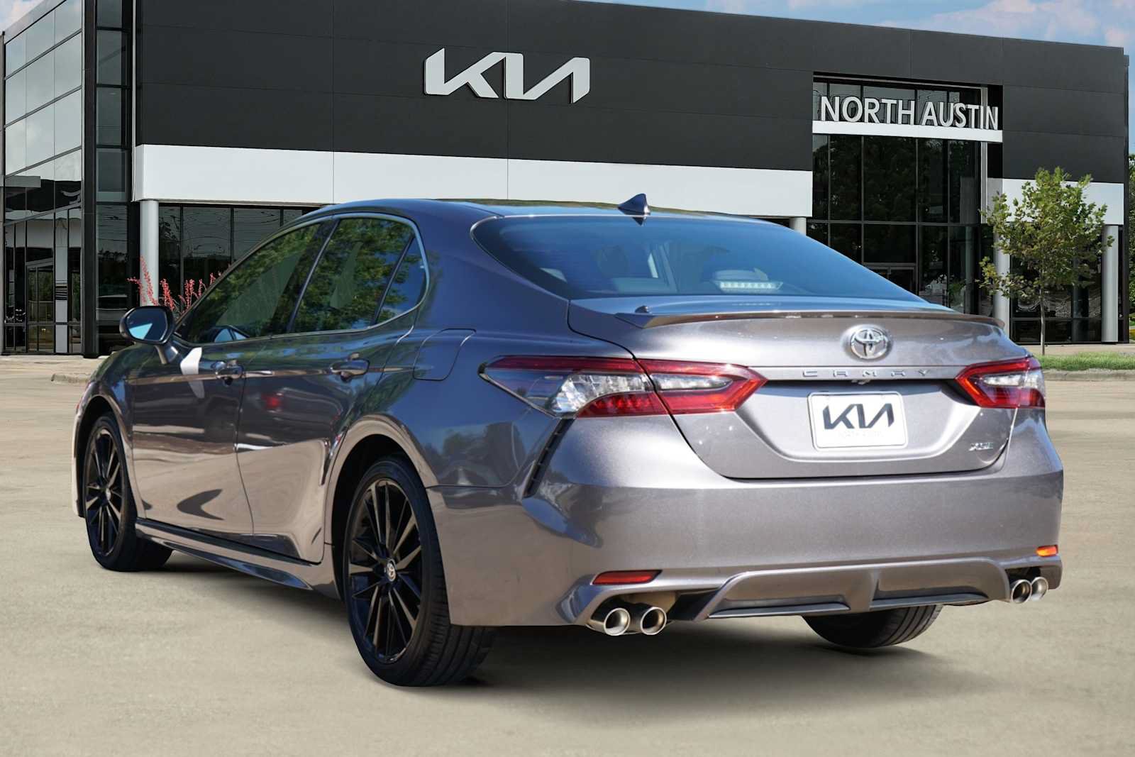 Used 2024 Toyota Camry XSE FWD image 4