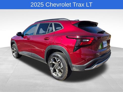 Certified 2025 Chevrolet Trax LT w/ LT Convenience Package image 5