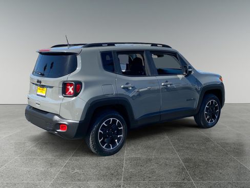 Used 2023 Jeep Renegade Latitude AWD/4WD image 5