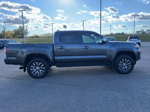 Used 2022 Toyota Tacoma Limited image 6