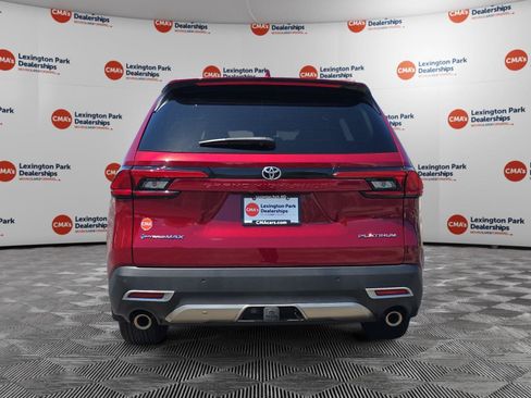 Used 2024 Toyota Grand Highlander AWD Hybrid image 6