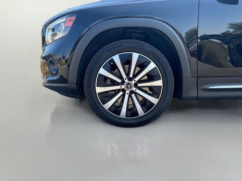 Used 2020 Mercedes-Benz GLB 250 w/ Premium Package image 9