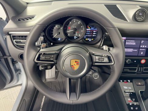 Certified 2026 Porsche Macan AWD/4WD image 17