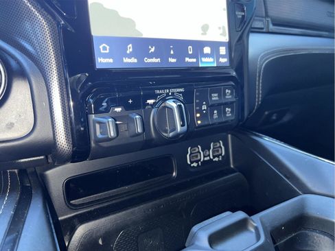 Used 2022 RAM 1500 Limited w/ Trailer Tow Group image 18