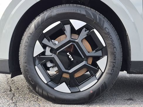 Used 2026 Kia Carnival EX image 8