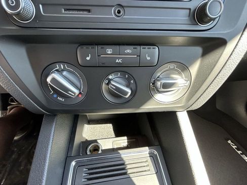 Used 2017 Volkswagen Jetta S w/ Jetta S Cold Weather Package image 19