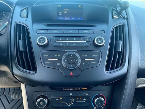 Used 2015 Ford Focus SE FWD image 16