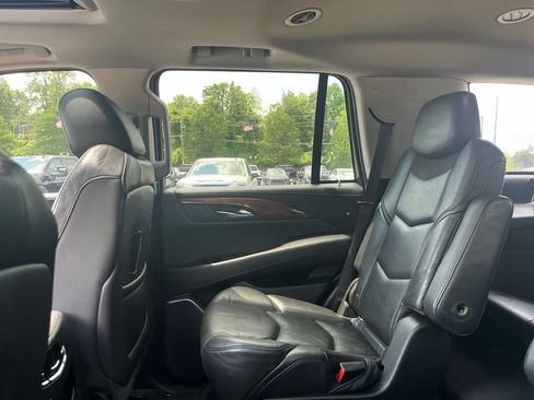 Used 2015 Cadillac Escalade Luxury AWD/4WD image 22