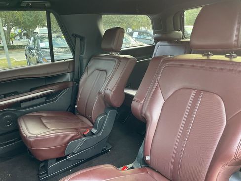 Used 2023 Ford Expedition Limited image 9