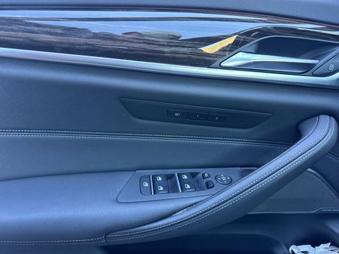 Used 2023 BMW 530i w/ Premium Package image 11