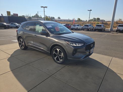 Used 2023 Ford Escape ST-Line Select w/ Tech Pack #2 image 7