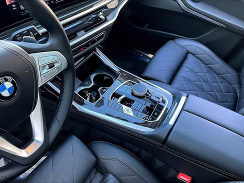 Used 2024 BMW X7 xDrive40i image 31