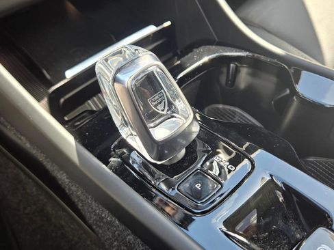 Certified 2025 Volvo XC40 B5 Plus AWD/4WD image 26