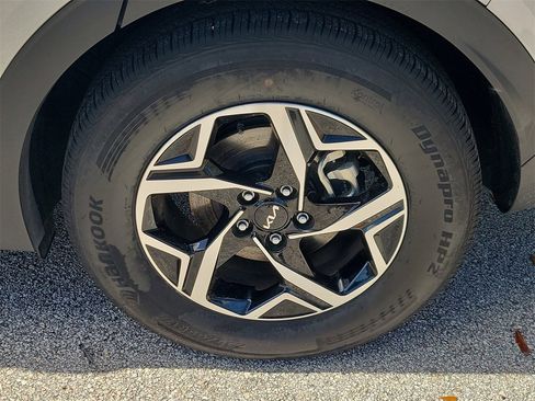 Used 2025 Kia Sportage LX image 5