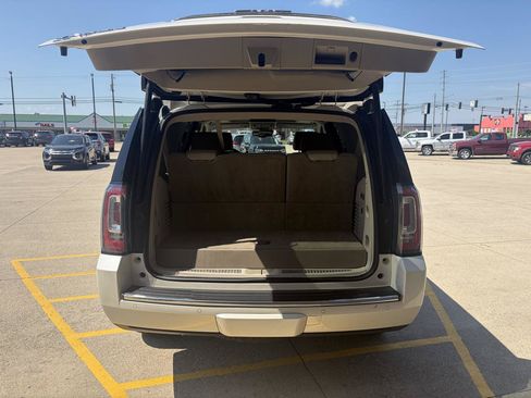 Used 2015 GMC Yukon Denali w/ Touring Package AWD/4WD image 13