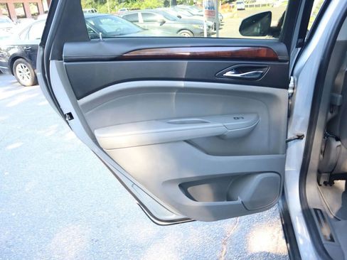 Used 2011 Cadillac SRX Luxury image 9
