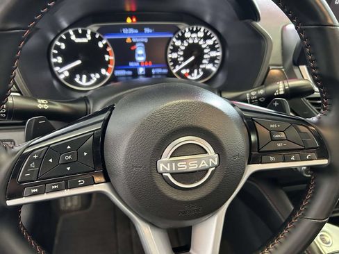 Used 2025 Nissan Altima 2.5 SR w/ SR Premium Package FWD image 18