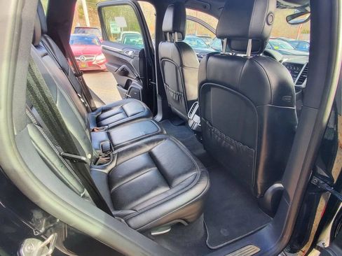 Used 2017 Porsche Cayenne Platinum Edition image 17