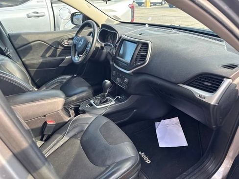 Used 2018 Jeep Cherokee Latitude Plus FWD image 14