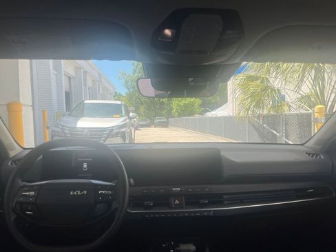 Used 2025 Kia K4 LXS image 32