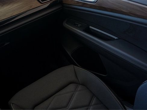 New 2024 Volkswagen Atlas SE image 28