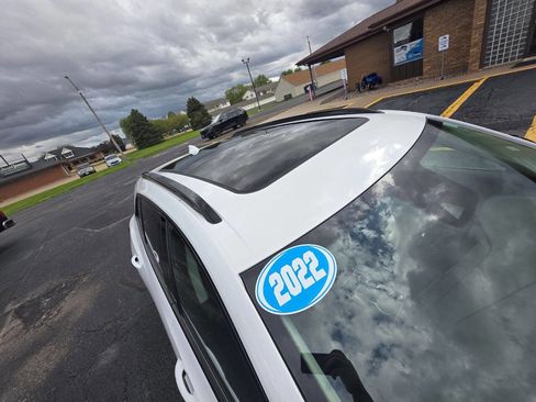 Used 2022 Buick Envision Essence w/ Technology Package II AWD/4WD image 10