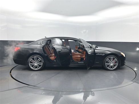 Used 2017 Maserati Quattroporte S GranSport image 38