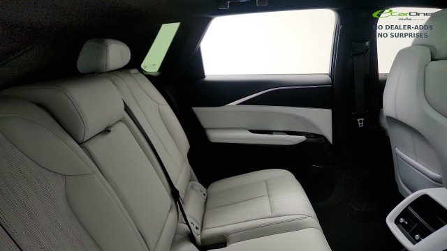 Used 2025 Cadillac Lyriq Luxury w/ LPO, Floor Liner Package RWD image 40