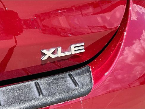 Used 2022 Toyota Highlander XLE FWD image 10