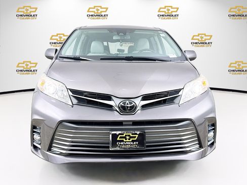 Used 2020 Toyota Sienna XLE w/ XLE Navigation Package AWD/4WD image 2