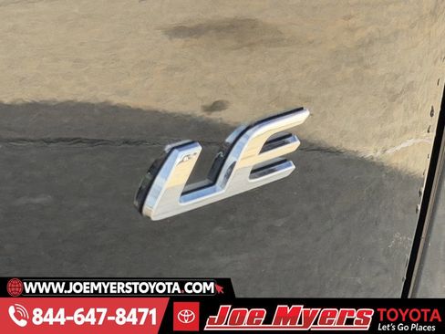 Used 2025 Toyota Corolla Cross LE image 11