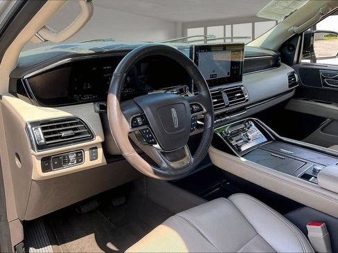 Used 2023 Lincoln Navigator 2WD image 15