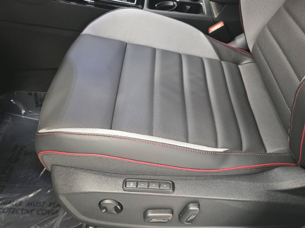 New 2026 Volkswagen GTI SE FWD image 18