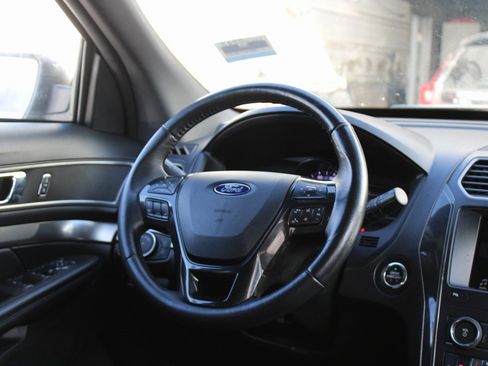 Used 2018 Ford Explorer XLT w/ Equipment Group 202A image 20