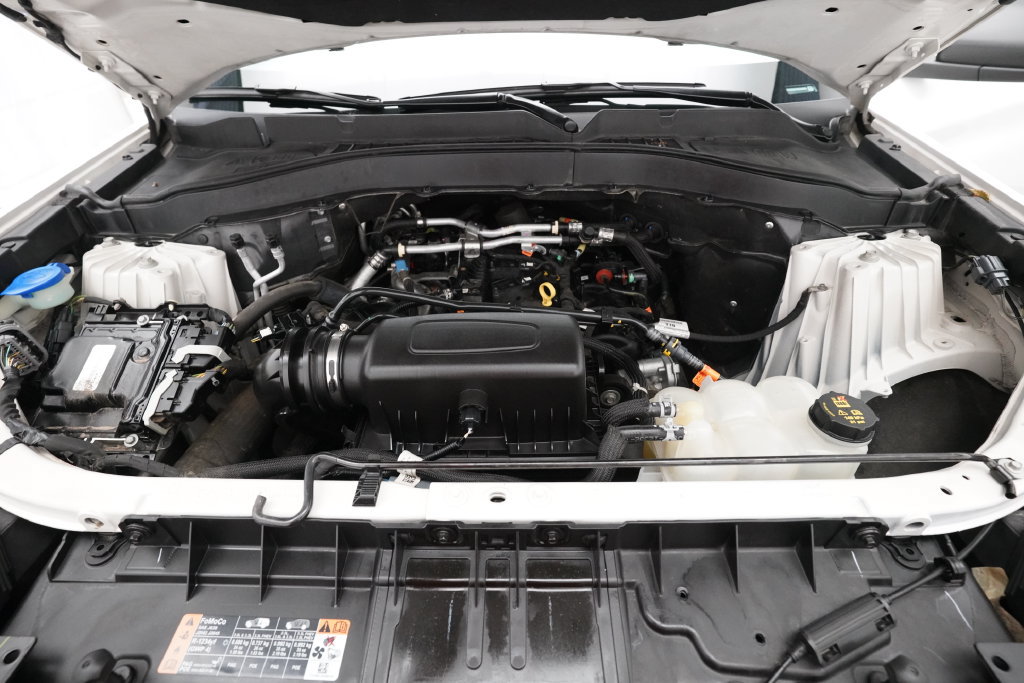 Used 2021 Ford Explorer XLT w/ Equipment Group 202A AWD/4WD image 3