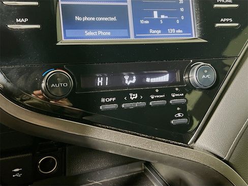 Certified 2019 Toyota Camry SE image 15