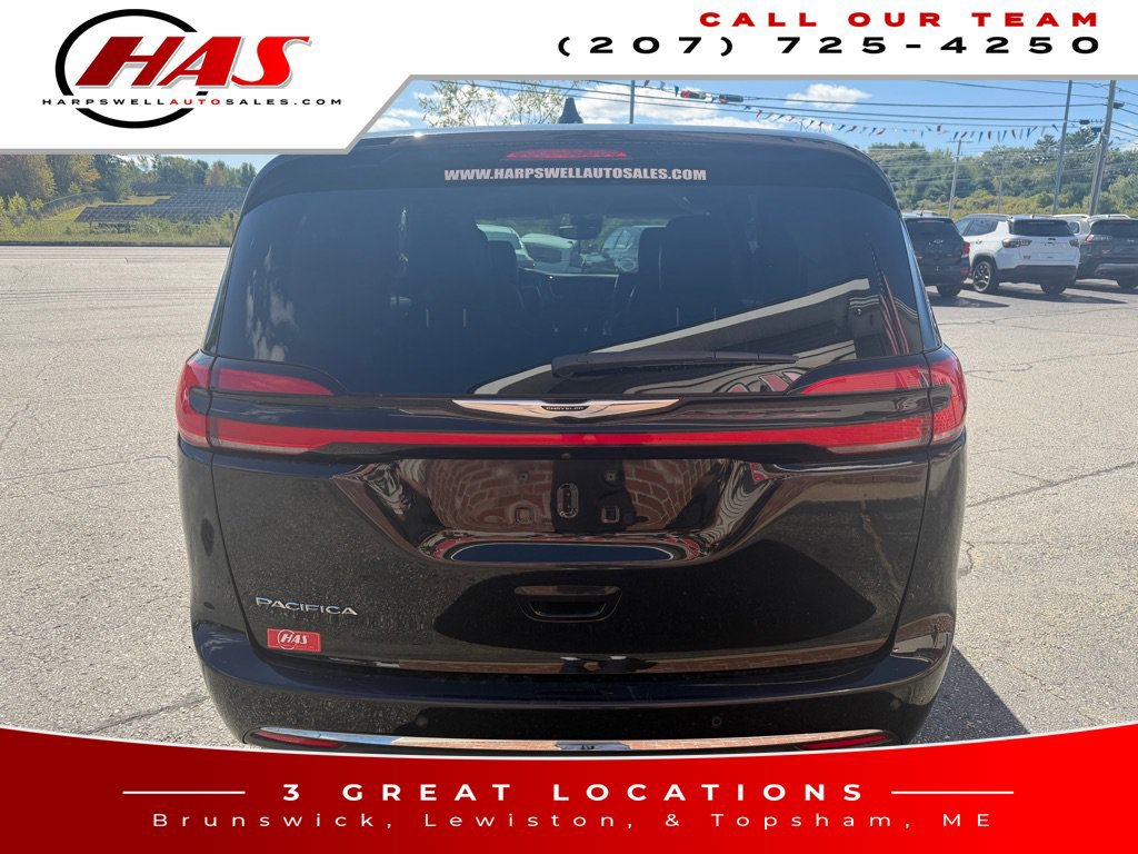 Used 2024 Chrysler Pacifica Touring-L FWD image 5