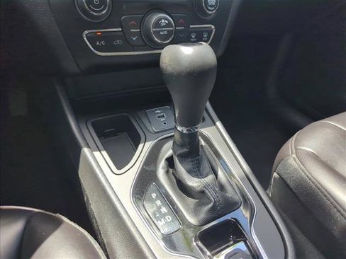 Used 2020 Jeep Cherokee Latitude Plus FWD image 11
