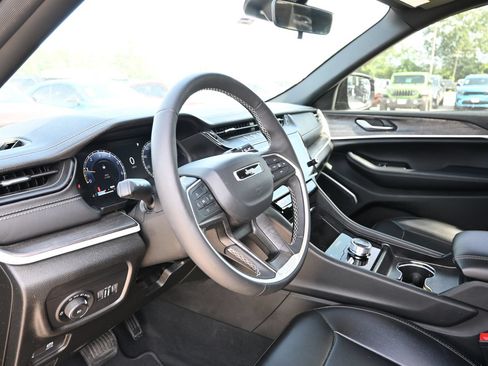 Used 2026 Jeep Grand Cherokee Limited AWD/4WD image 11