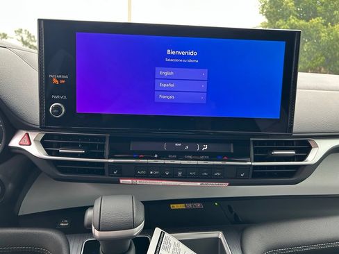 Used 2026 Toyota Sienna XLE FWD image 18