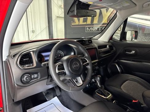 Used 2023 Jeep Renegade Latitude AWD/4WD image 6