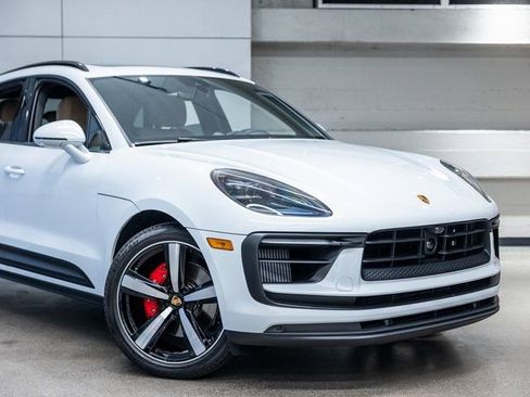 Certified 2025 Porsche Macan S image 16