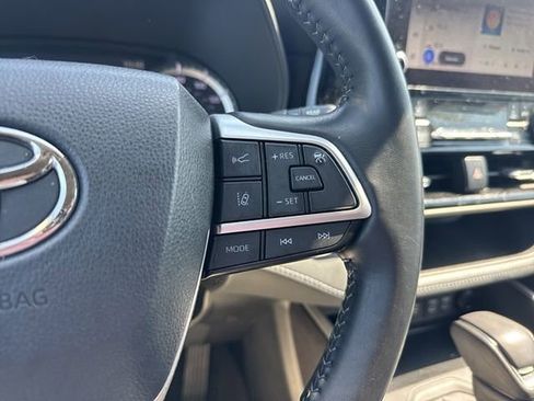 Used 2023 Toyota Highlander LE image 14