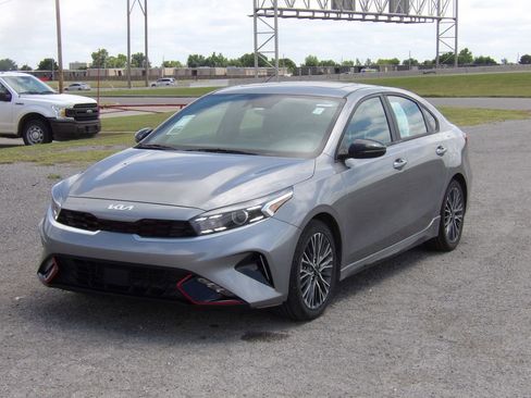 Used 2023 Kia Forte GT-Line w/ GT-Line Premium Package FWD image 2