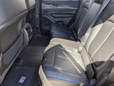 New 2026 Jeep Grand Cherokee Limited AWD/4WD image 15
