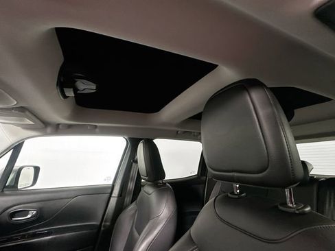 Used 2017 Jeep Renegade Limited image 20