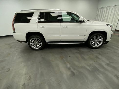 Used 2017 Cadillac Escalade Luxury w/ LPO, Radiant Package AWD/4WD image 7