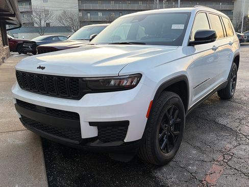 Used 2024 Jeep Grand Cherokee L Altitude image 1